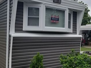 10 Betsy Ross Dr, Bohemia, NY 11716