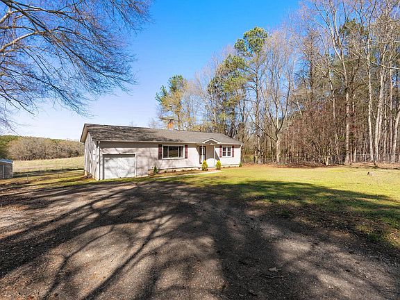 3rd image of 814 Jenkins Bridge Rd