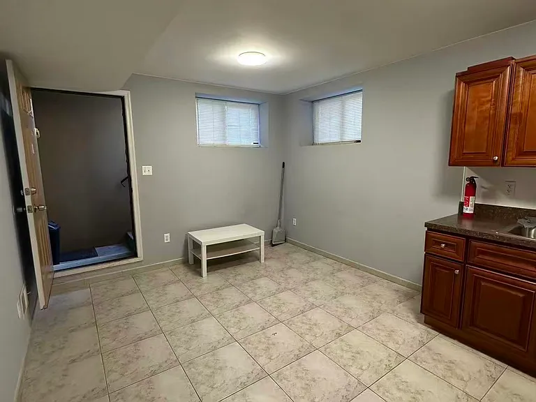 55 Perona Ln #BASEMENT — Photo 2