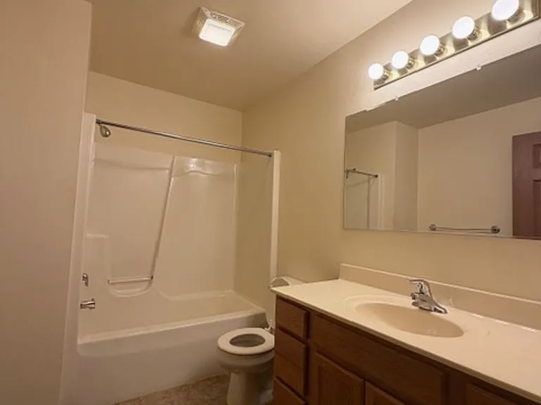 304 W Grant St — Photo 9
