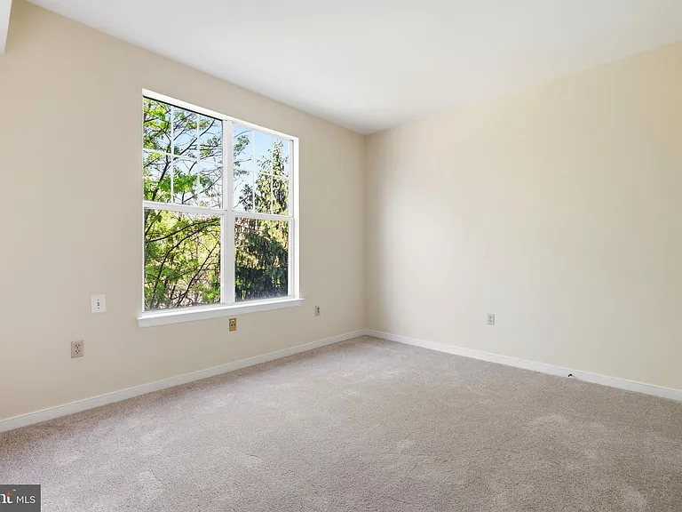 1625 International Dr #316 — Photo 38