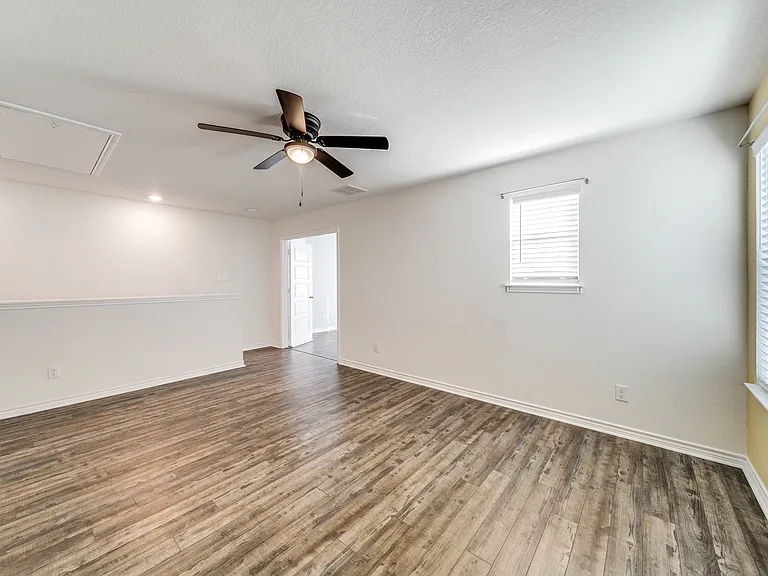 2423 Lazo Smt — Photo 17