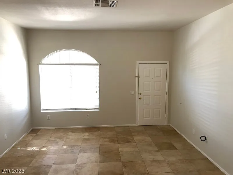 3 bed, 2.5 bath, 1508 sqft, $2,020 — Photo 2