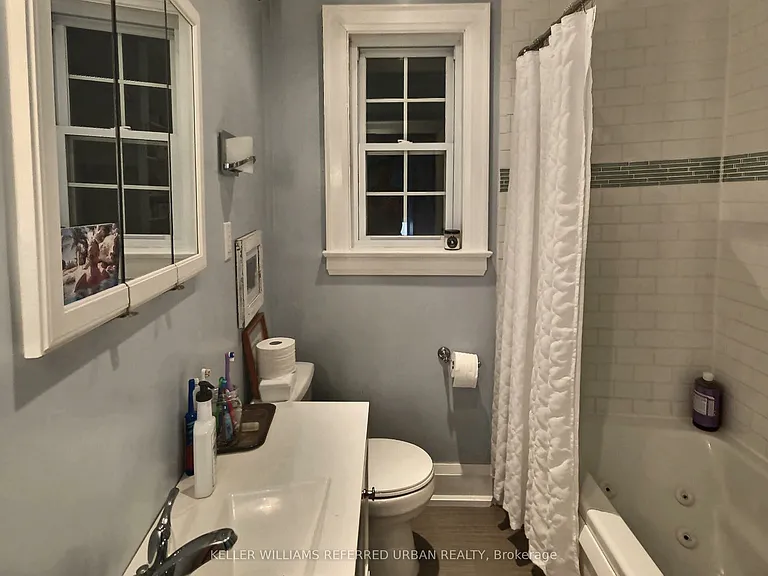 111 Clovelly Ave #MAIN FLOOR — Photo 9