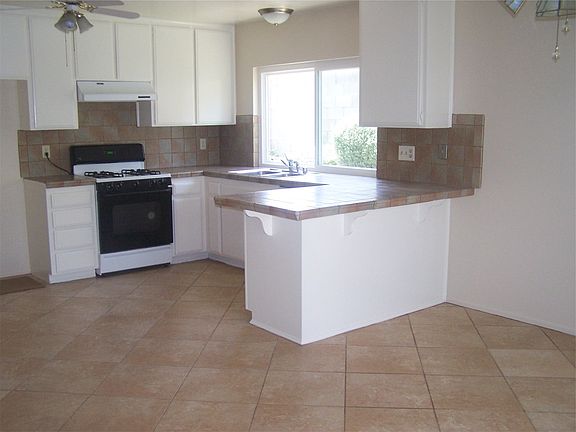 kitchen & dining area