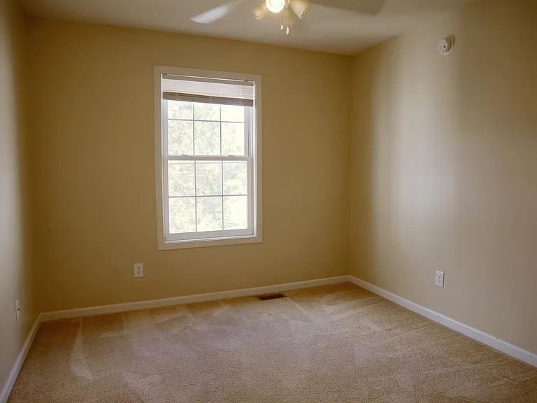 2622 E Oaklawn Ct — Photo 12