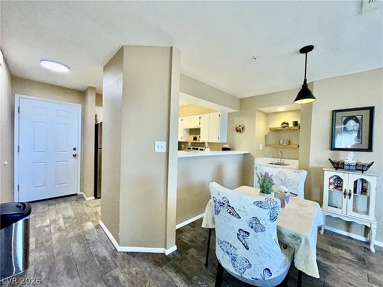 2040 Mesquite Ln #104 — Photo 4