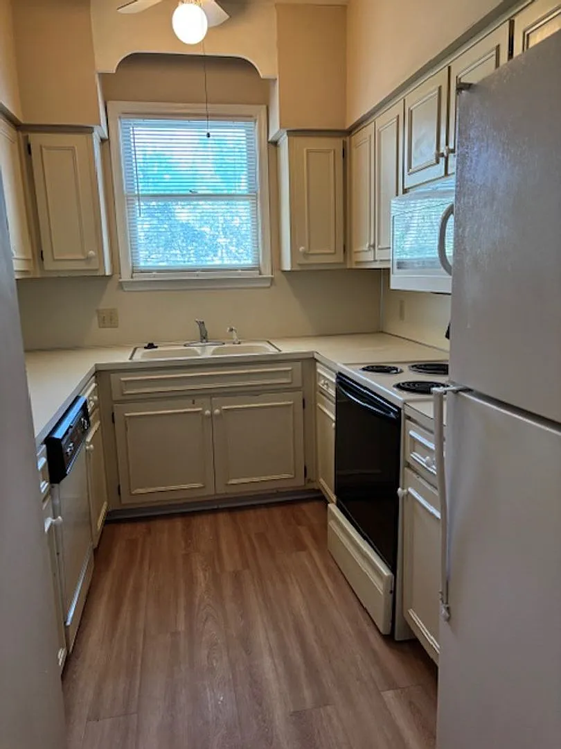 Photo 2 of 15 - 2250 15th St #8 - Columbus, GA Building Photo - 2250 15th St #8
