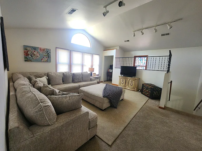 163 N California Ave — Photo 4