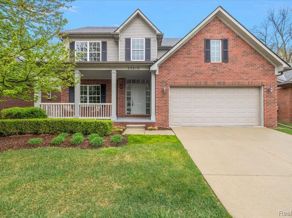 29816 Trailwood Dr, Warren, MI 48092