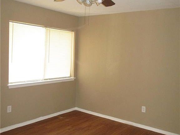 3rd image of 845 Stanford Dr