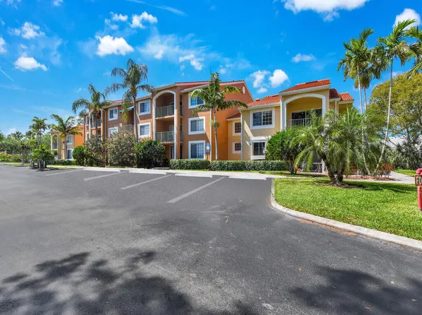 1180 Wildwood Lakes Blvd APT 207, Naples, FL 34104