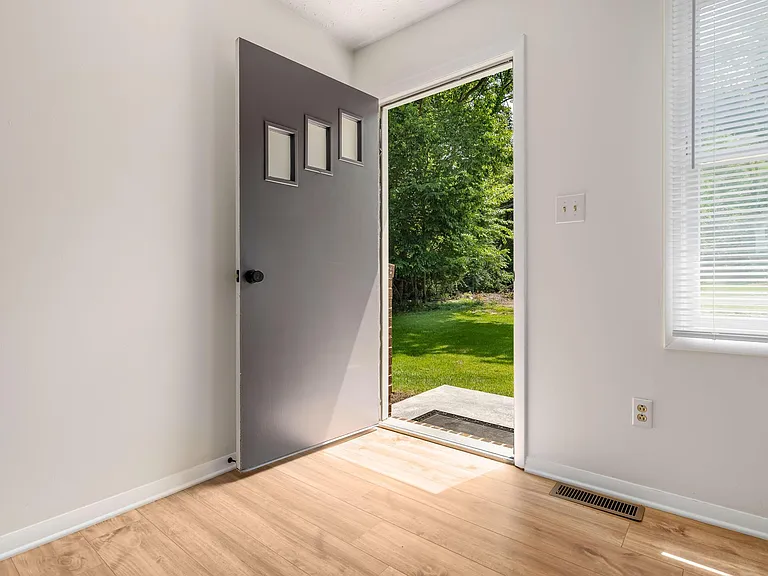 1315 Adobe Dr — Photo 3