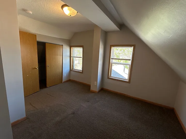 623 Maryland Ave E — Photo 12