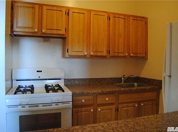 5th image of 323 Sumpter St #6