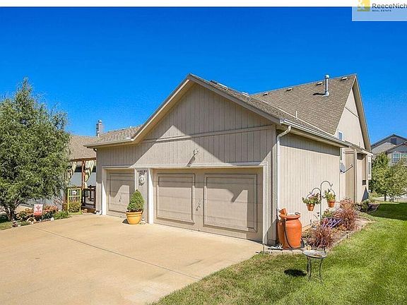 Rear-Entry 3-Car Garage!