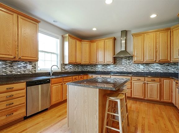 4th image of 1348 Grantham Dr