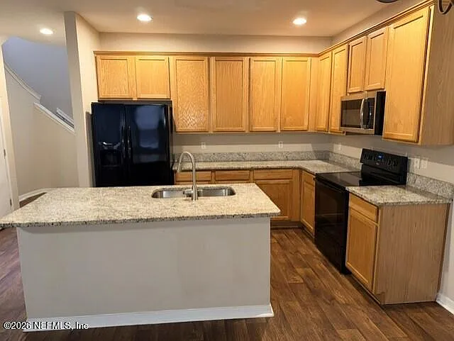 255 Beech Brook St — Photo 3