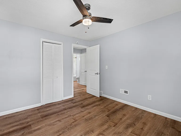 938 Locust Ave — Photo 26
