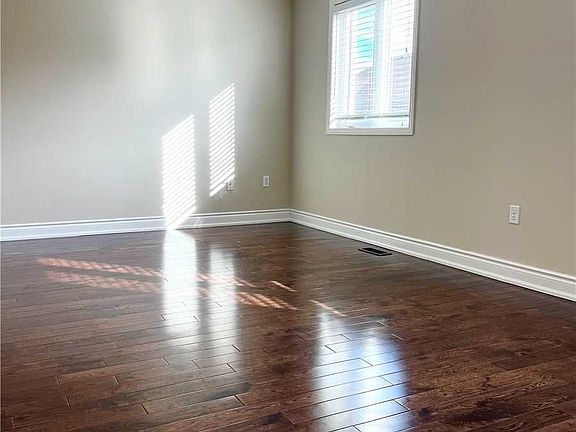 3rd image of 1261 Blencowe Cres