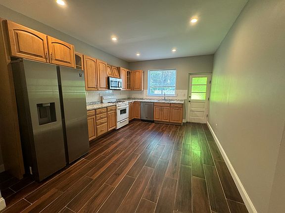 3rd image of 6145 Grays Ave