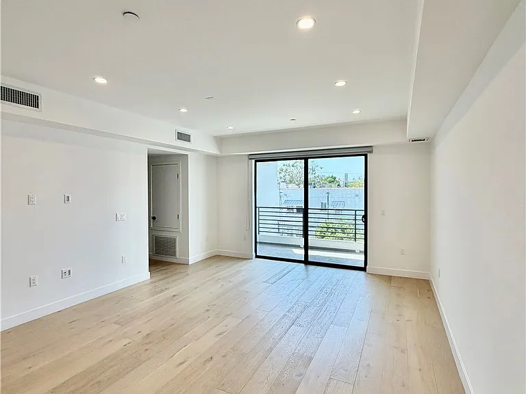 1123 S Shenandoah St #303 — Photo 4
