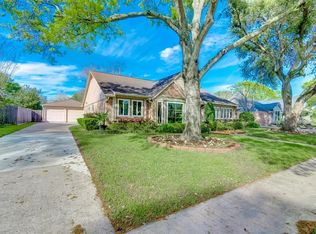 8302 Braesdale Ln, Houston, TX 77071