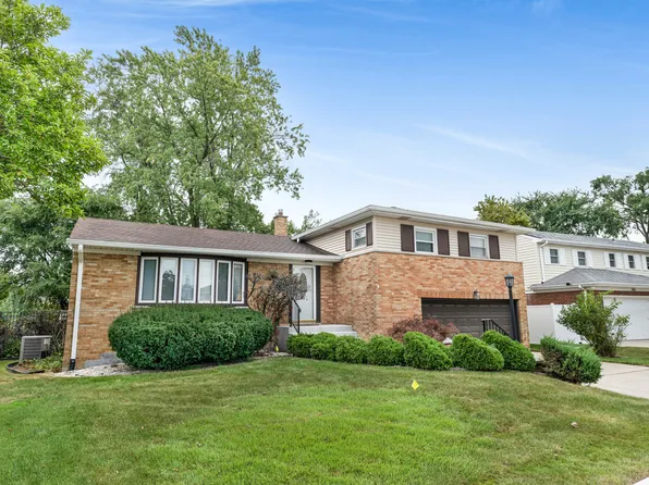 661 Winston Dr, Melrose Park, IL 60160