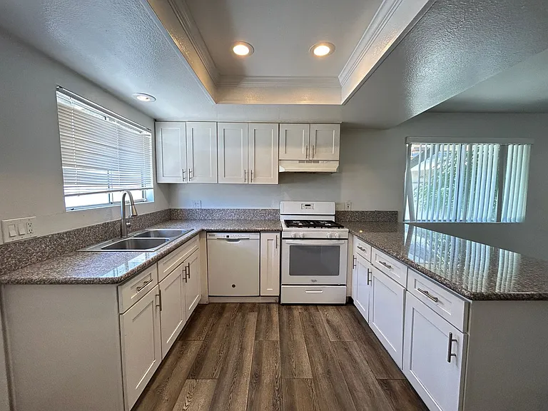 141 N Fonda St — Photo 6
