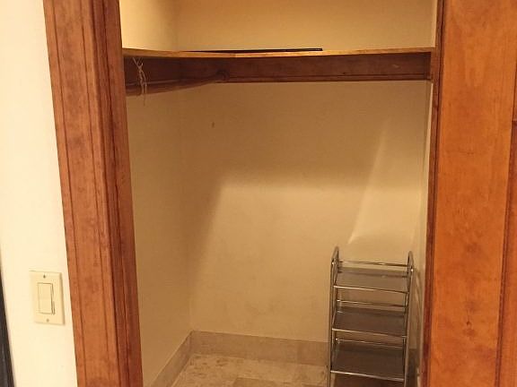 5th image of 214 Calyer St APT 1B
