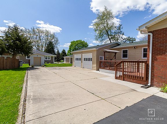 3rd image of 308 W Crofoot St