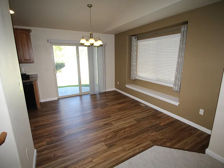 507 Roundhouse Dr — Photo 8