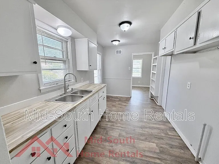 3040 S Edgeware Rd — Photo 5