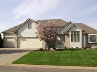 87 Berwick Pl, Saint Paul, MN 55115