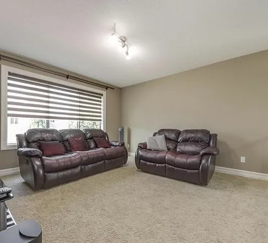 4 bed, 3.5 bath, 1985 sqft, $2,600 — Photo 3
