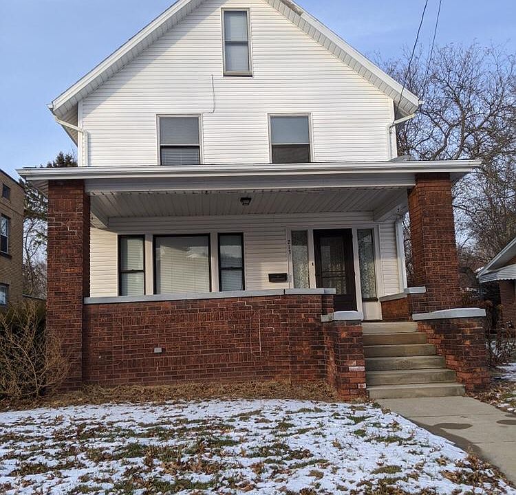 1st image of 213 E Baird Ave