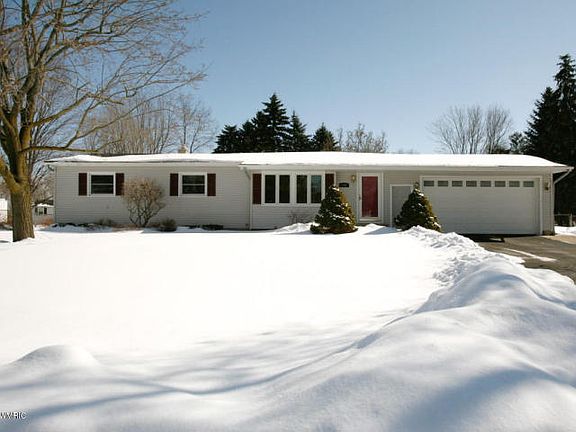 2nd image of 132 Lincolnwood Dr