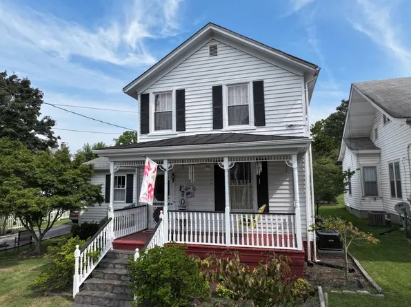 18 Lanier Ave, Chatham, VA 24531