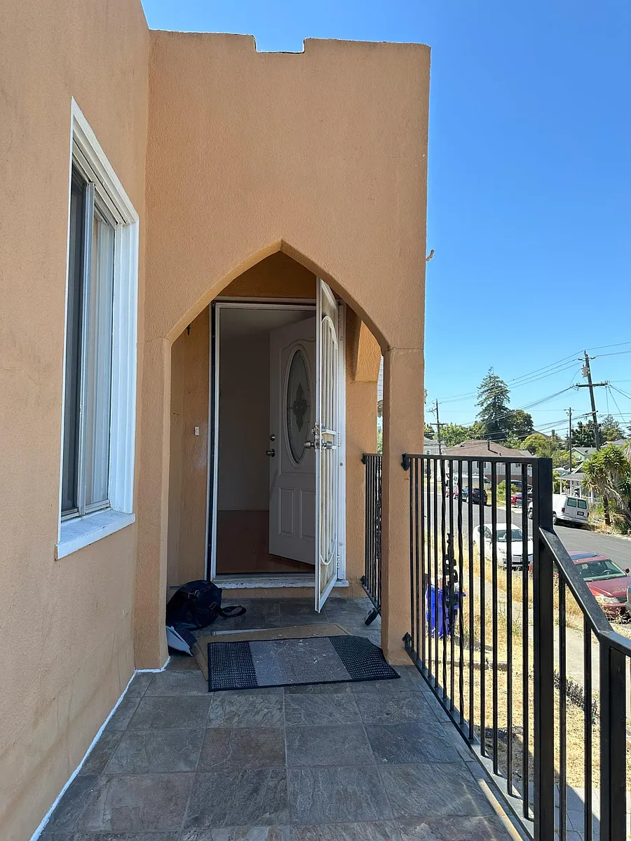 Building Photo - 223 Garretson Ave #UPSTAIRS