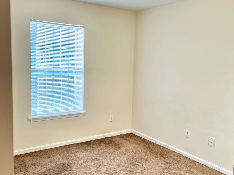 409 Lawnwood Ct — Photo 9