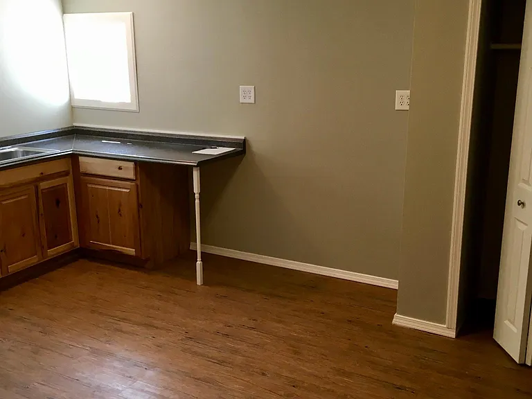 214 W Thomas St #6 — Photo 5