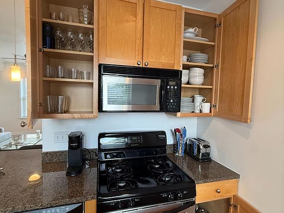 4th image of 1733 W Balmoral Ave APT 3A