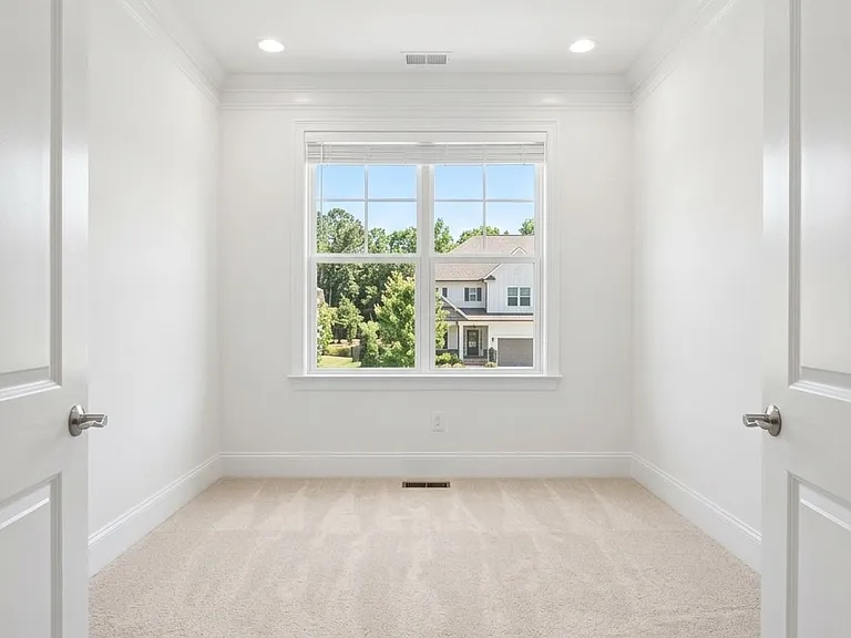 384 Yardley Ln — Photo 12