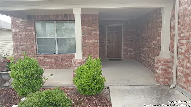 4 bedroom 2 1/2 bath with master downstairs — Photo 2