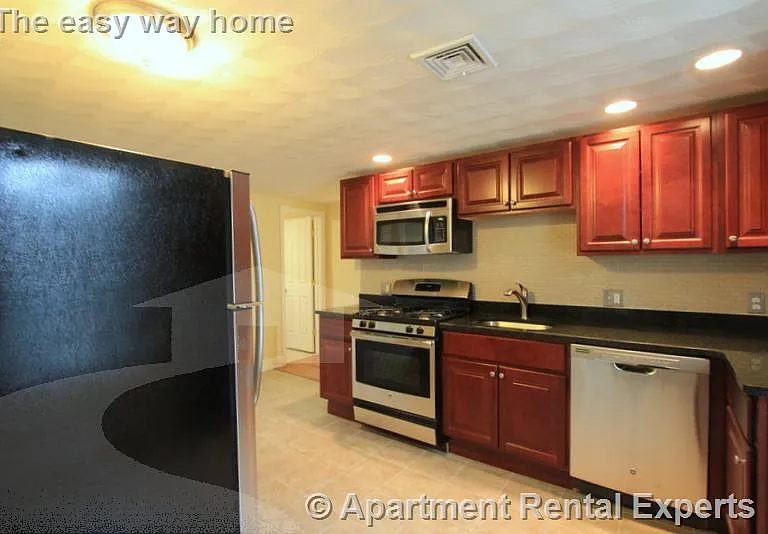 6 Douglass St #2 — Photo 3