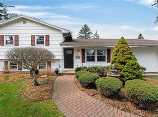 15 Matthew Dr, Fairport, NY