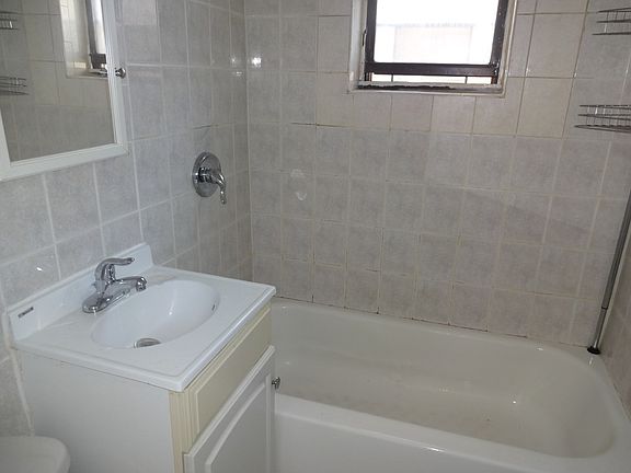 5th image of 11853 Metropolitan Ave APT 8D
