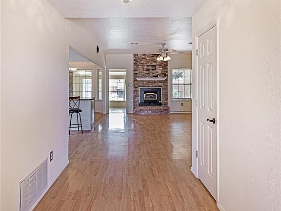 2nd image of 3842 Basswood Dr