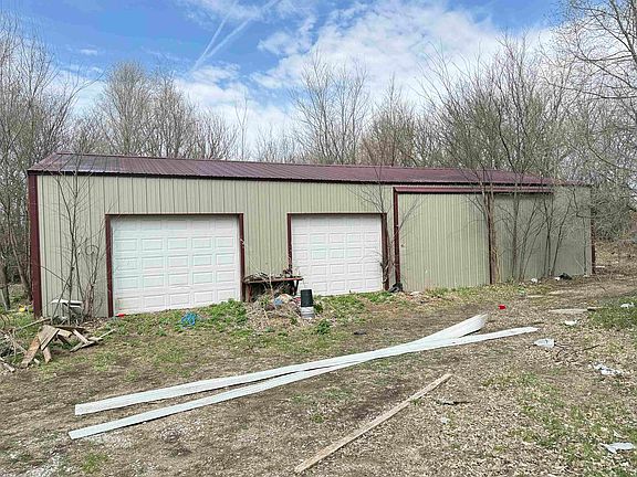 3rd image of 571 N 12th Rd