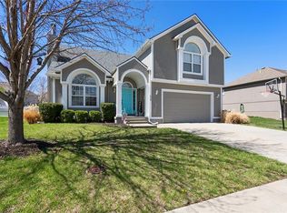 508 SW Longhorn Dr, Oak Grove, MO 64075